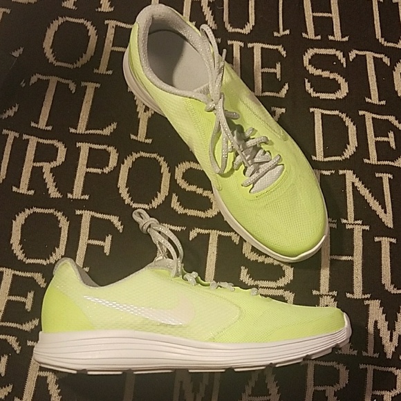 Nike revolution green sneakers running shoes 7